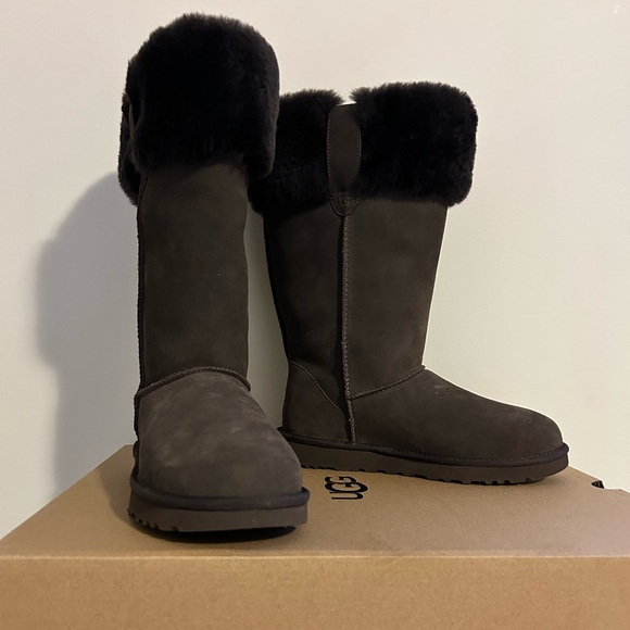 🆕NEW & AUTHENTIC UGG TALL BOOTS🆕 - Picture 3 of 14